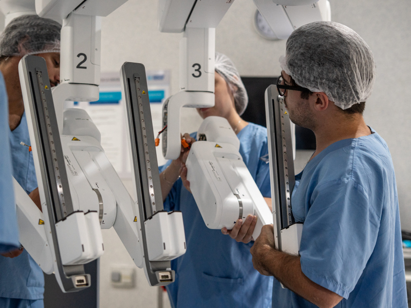 Comenzamos el 2026 con la llegada de un robot quirúrgico al Hospital Privado  - Hospital Privado Cordoba