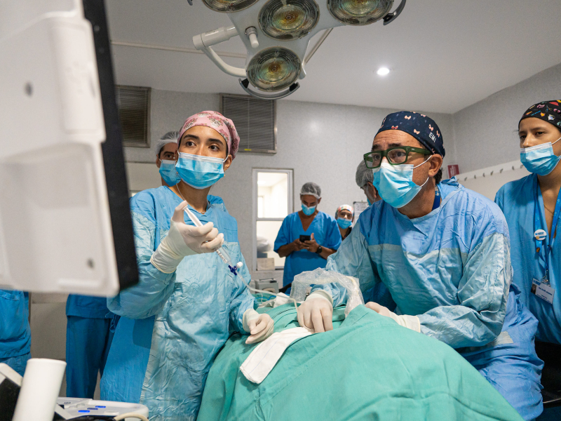 Realizamos el primer procedimiento de ablación de un nódulo tiroideo guiado por ecografía  - Hospital Privado Cordoba